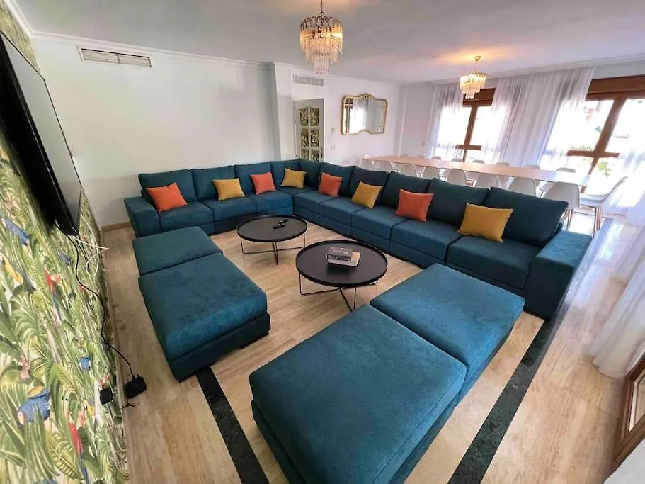 Casa Con Piscina En El Centro De Marbella. Villa Spain